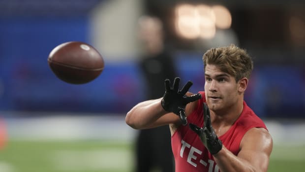 Mar 4, 2023; Indianapolis, IN, USA; Notre Dame tight end Michael Mayer (TE10) participates in drills at Lucas Oil Stadium. Mandatory Credit: Kirby Lee-USA TODAY Sports